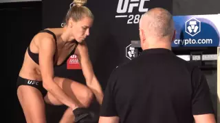 Девушка-боец полностью разделась на взвешивании перед UFC 280