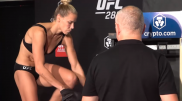 Девушка-боец полностью разделась на взвешивании перед UFC 280