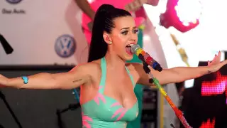 Кэти Перри напугала поклонников странным поведением на сцене