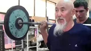 80-летний чемпион мира по пауэрлифтингу из Темиртау готовится защитить титул