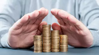 Выгодно ли держать деньги на депозитах в тенге, ответил экономист