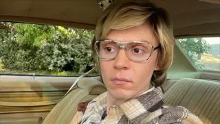 Актер, сыгравший маньяка Джеффри Дамера, просит "нормальную" роль