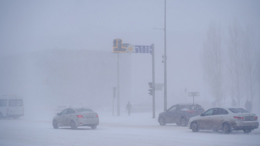 Метель, гололед и туман ожидаются в Казахстане