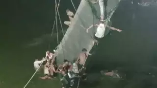 Девять человек арестованы после массовой гибели людей при обрушении моста в Индии