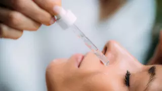 Гид по кислотам: что нужно знать о трендовом виде ухода