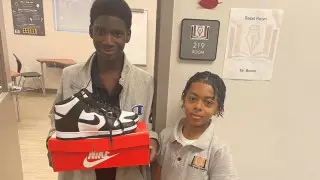 Поступок школьника растрогал пользователей Сети