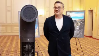 В Астане появилась уникальная говорящая скульптура - поэзиомат