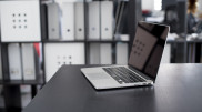 Экс-сотрудник обманул Apple на 17 миллионов долларов