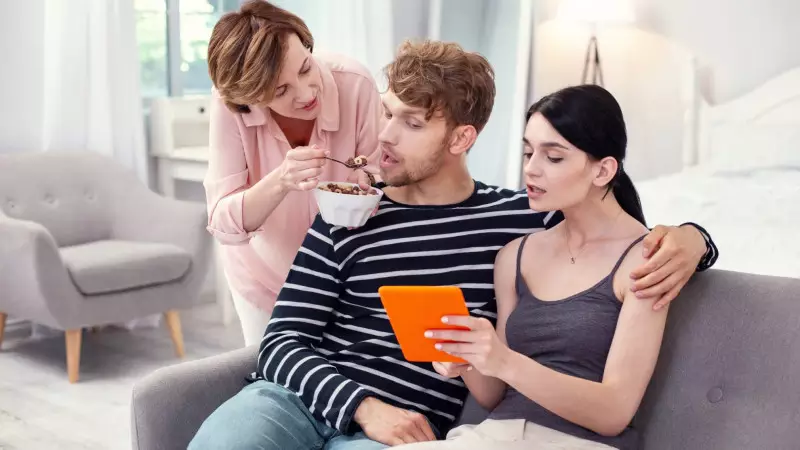 Подраздел 2.2: Зависимость от матери в финансовых вопросах