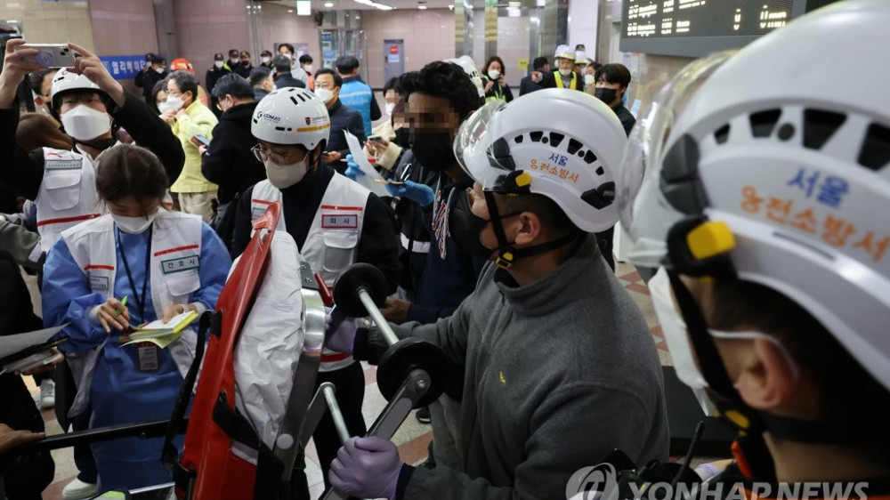 Люди пострадали при сходе поезда с рельсов в Сеуле