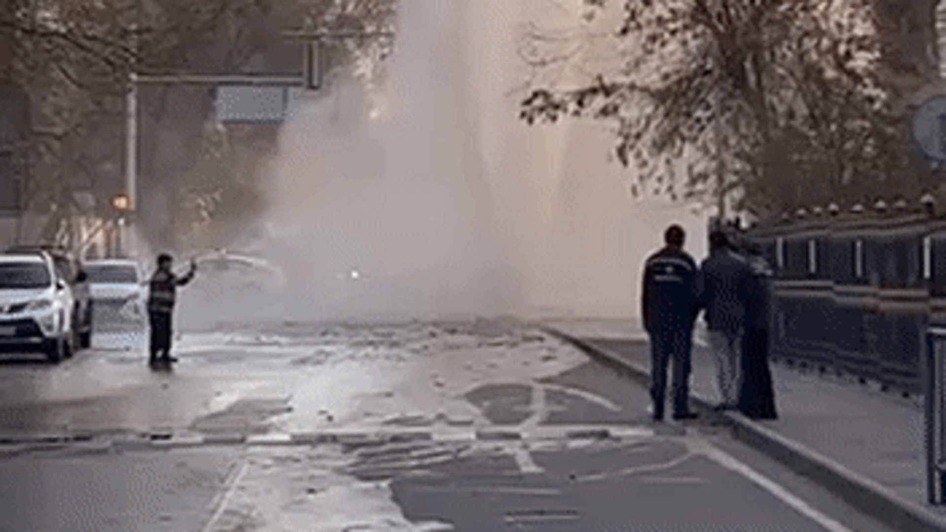 Фонтан забил из-под земли в центре Алматы: 10 ноября 2022 17:33 ...