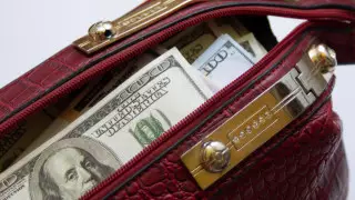 Кыргызстанцев ограбили на 4 миллиона долларов в аэропорту Москвы