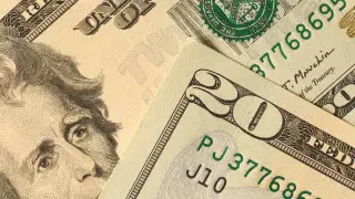 Курс доллара опустился ниже 460 тенге