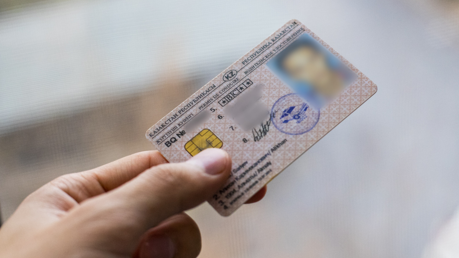 В 2022–2023 году водительское удостоверение с истекающим сроком действия можно не менять