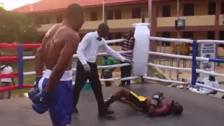 Невидимый удар: в Африке прошел странный боксерский поединок