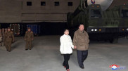 Ким Чен Ын впервые появился на публике вместе с дочерью