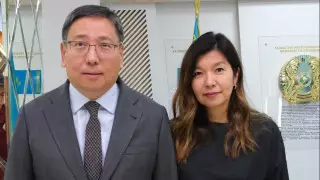 Аким Алматы Досаев вместе с супругой проголосовали на выборах