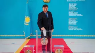 Аким Астаны Кульгинов отдал свой голос на выборах