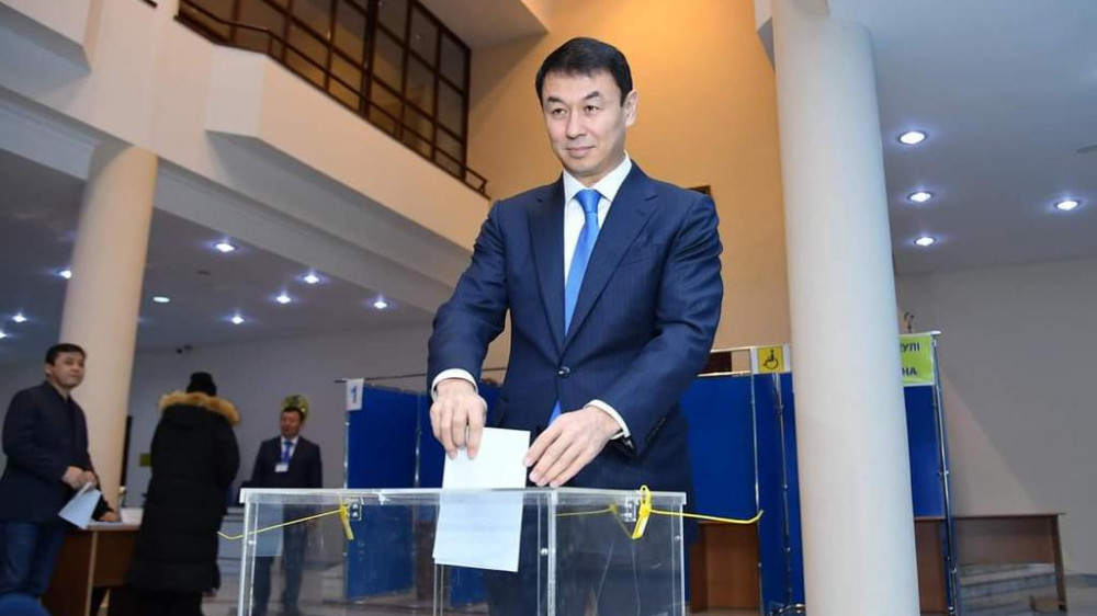 Аким Туркестанской области проголосовал на выборах
