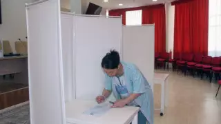 Выборы в роддоме: "Я голосую за будущее своего ребенка"