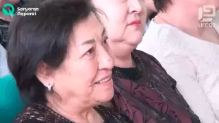 Маму Геннадия Головкина встретили аплодисментами на выборах в Караганде