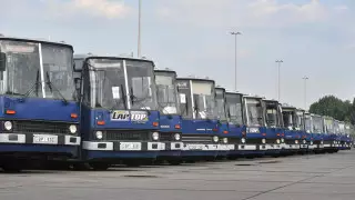 Жители Будапешта простились с легендарным "Икарусом"