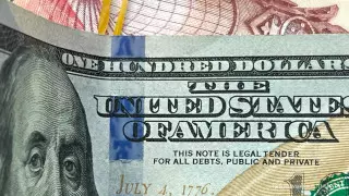 Курс доллара вырос на 4 тенге