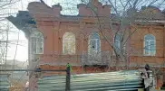 Старинный особняк 1844 года постройки вновь разрушают в Семее