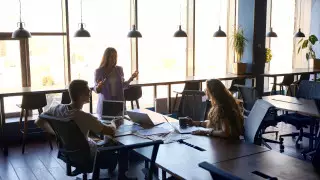 Сколько иностранцев работает в Казахстане