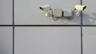Британия снимает китайские камеры с правительственных зданий