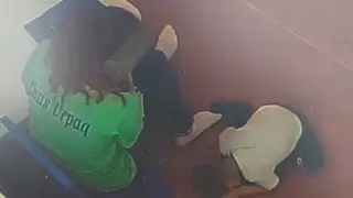 “Выкручивала пальцы“: воспитатель грубо обращалась с ребенком-аутистом в Атырау