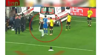 "Почему его не остановили? Где полиция?" Фанат напал на вратаря во время матча в Турции