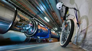 Большой адронный коллайдер остановили раньше срока