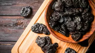 Кому не стоит есть чернослив, объяснила диетолог
