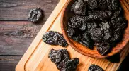 Кому не стоит есть чернослив, объяснила диетолог
