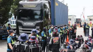 Президент Южной Кореи приказал водителям грузовиков вернуться на работу