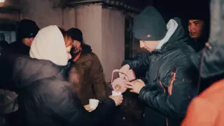 Волонтеры "Жастар Рухы" партии Amanat помогают пострадавшим экибастузцам