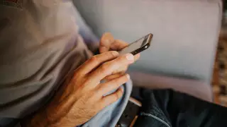 Мужчина притворился женщиной и обманул карагандинца на 350 тысяч тенге