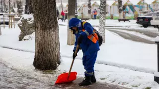 В Алматы убирать дворы будут за счет районных акиматов