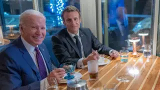 Байден и Макрон поели мороженое