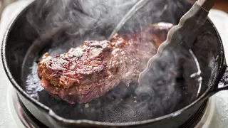 Доктор перечислил вредные при простуде продукты