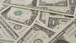 Курс доллара немного вырос на торгах