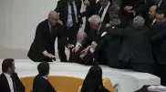 Турецкие депутаты устроили драку во время обсуждения бюджета