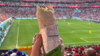 Ролл с мясом за семь тысяч тенге, или чем кормят на стадионах ЧМ-2022 по футболу