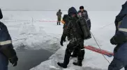 Авто провалилось под лед в ВКО: тело женщины обнаружили водолазы