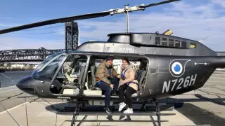 Влюбленная пара выиграла в лотерею миллион и отправилась в путешествие