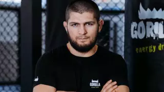 Хабиб сделал подарок казахстанцу, спасшему детей из проруби