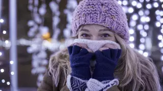 Почему слезятся глаза на холоде, объяснила офтальмолог