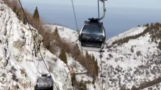 Люди застряли на канатной дороге "Медеу - Шымбулак"