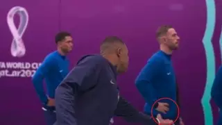 Игрок сборной Англии не пожал руку Мбаппе перед матчем с Францией